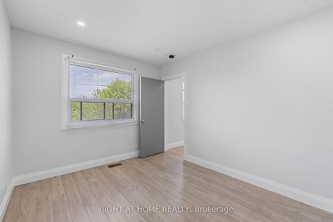 Photo 19 at 72 Katherine Road, CFB, Toronto