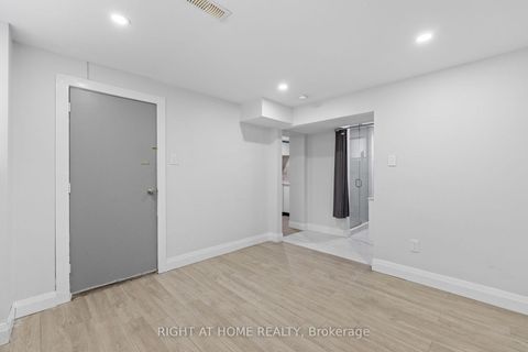 Photo 27 at 72 Katherine Road, CFB, Toronto