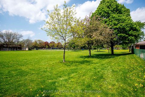 Photo 34 at 72 Katherine Road, CFB, Toronto