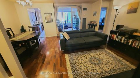 Photo 9 at 503 - 633 Bay Street, Bay Street Corridor, Toronto