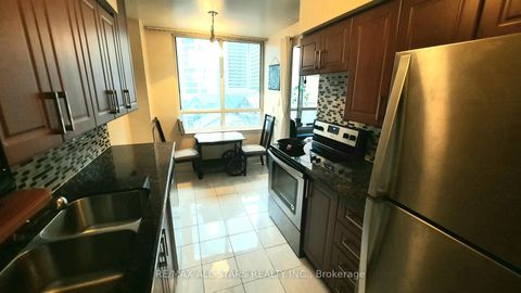 Photo 13 at 503 - 633 Bay Street, Bay Street Corridor, Toronto