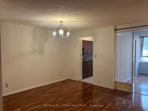 Photo 32 at 503 - 633 Bay Street, Bay Street Corridor, Toronto
