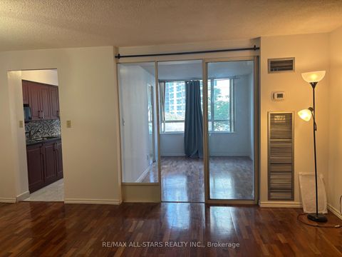 Photo 33 at 503 - 633 Bay Street, Bay Street Corridor, Toronto