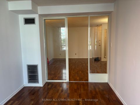 Photo 38 at 503 - 633 Bay Street, Bay Street Corridor, Toronto
