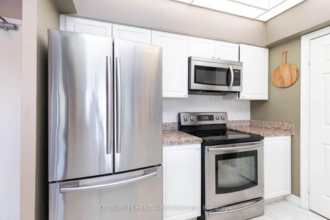 Photo 16 at 405 - 211 Randolph Road, Leaside, Toronto
