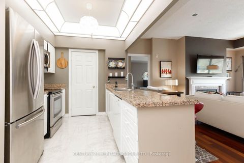 Photo 17 at 405 - 211 Randolph Road, Leaside, Toronto