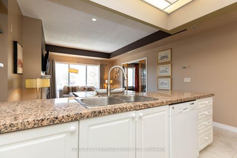 Photo 19 at 405 - 211 Randolph Road, Leaside, Toronto
