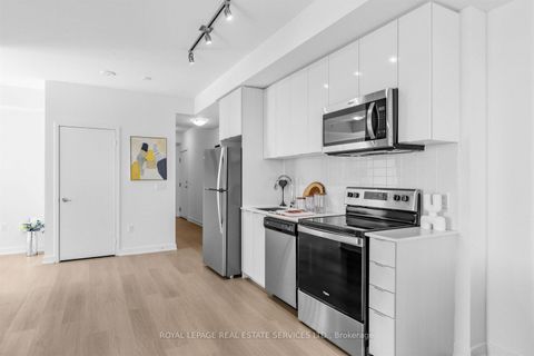 Photo 4 at 502 - 859 The Queensway, Queensway, Toronto