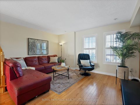 Photo 5 at 64 - 2758 Eglinton Avenue E, Eglinton East, Toronto
