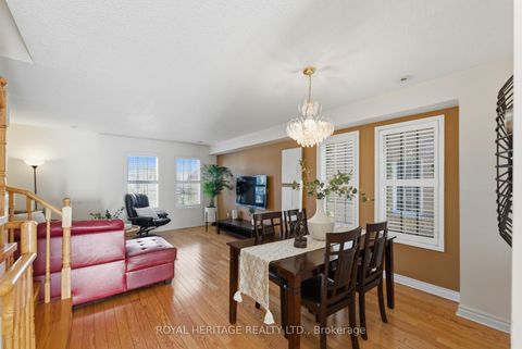Photo 6 at 64 - 2758 Eglinton Avenue E, Eglinton East, Toronto