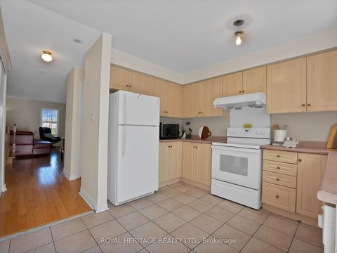 Photo 13 at 64 - 2758 Eglinton Avenue E, Eglinton East, Toronto
