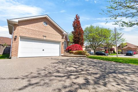 Photo 2 at 246 Caproni Drive, Maple, Vaughan