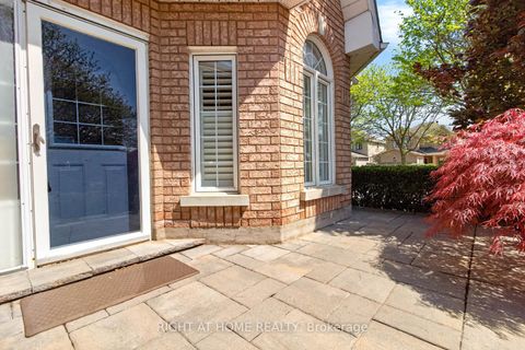 Photo 3 at 246 Caproni Drive, Maple, Vaughan