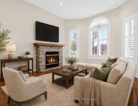 Photo 4 at 246 Caproni Drive, Maple, Vaughan