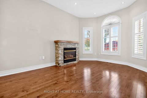 Photo 5 at 246 Caproni Drive, Maple, Vaughan