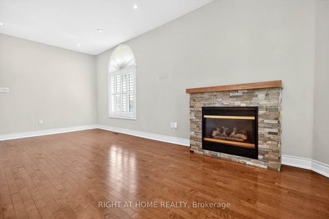 Photo 6 at 246 Caproni Drive, Maple, Vaughan