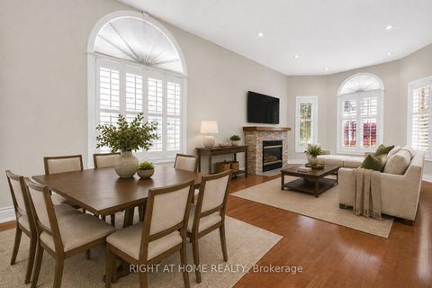 Photo 7 at 246 Caproni Drive, Maple, Vaughan