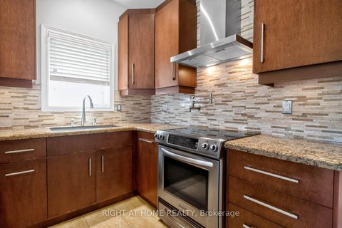 Photo 9 at 246 Caproni Drive, Maple, Vaughan