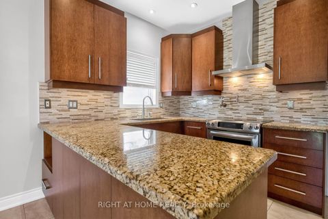 Photo 10 at 246 Caproni Drive, Maple, Vaughan