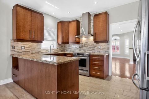Photo 11 at 246 Caproni Drive, Maple, Vaughan