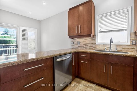 Photo 12 at 246 Caproni Drive, Maple, Vaughan