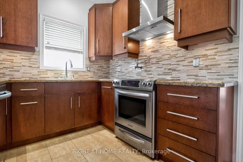 Photo 13 at 246 Caproni Drive, Maple, Vaughan