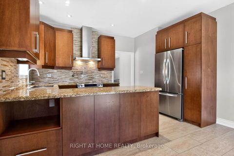 Photo 16 at 246 Caproni Drive, Maple, Vaughan