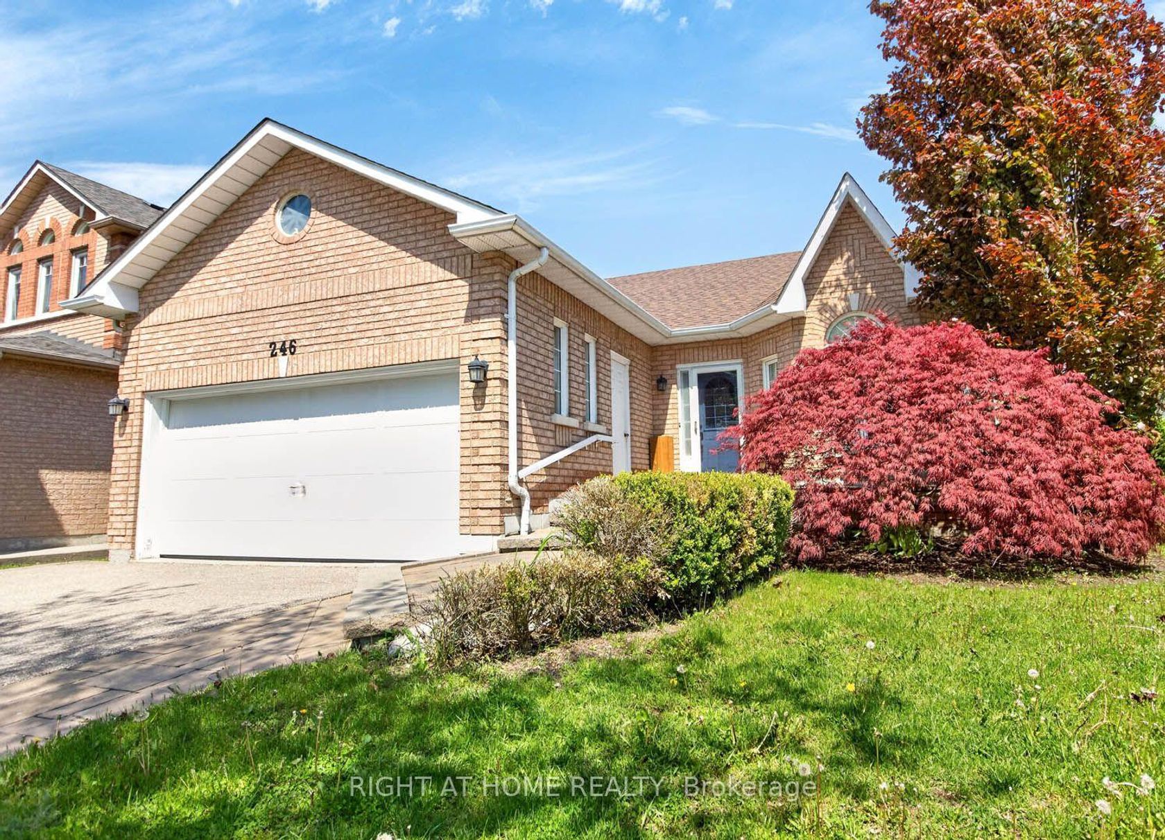 246 Caproni Drive, Maple, Vaughan photo number 2