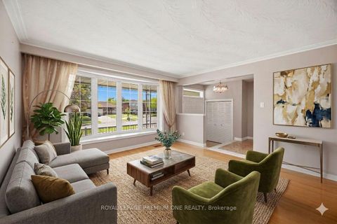 Photo 4 at 25 Islay Court, Humbermede, Toronto