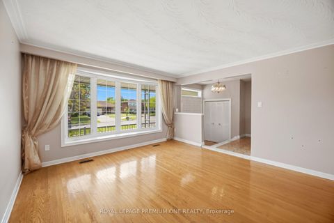 Photo 5 at 25 Islay Court, Humbermede, Toronto