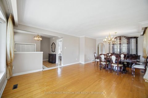 Photo 7 at 25 Islay Court, Humbermede, Toronto