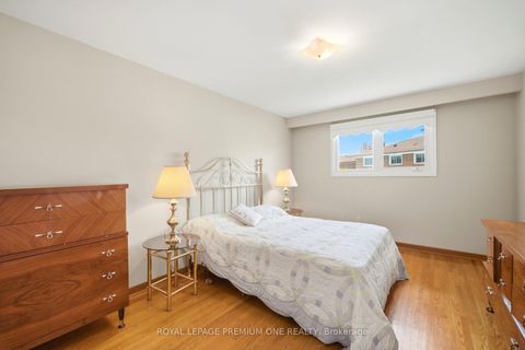 Photo 18 at 25 Islay Court, Humbermede, Toronto