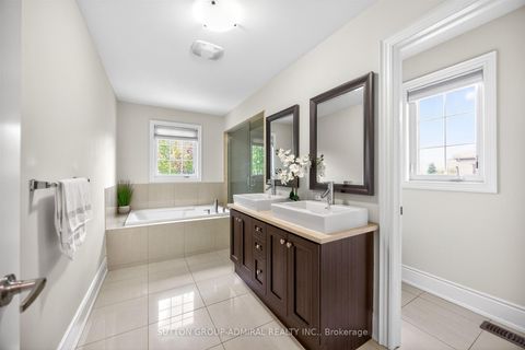 Photo 37 at 10 Thomas Noble Court, Nobleton, King