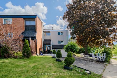 Photo 2 at 5 Cheatham Place, Malvern, Toronto