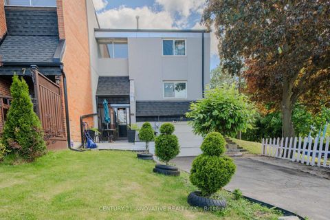 Photo 3 at 5 Cheatham Place, Malvern, Toronto