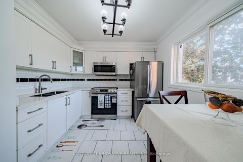 Photo 10 at 5 Cheatham Place, Malvern, Toronto