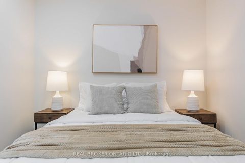 Photo 24 at 806 Gladstone Avenue, Junction, Toronto