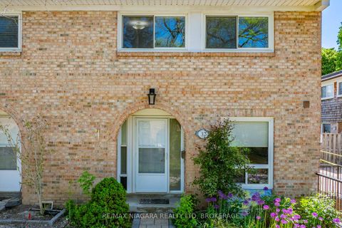 Photo 2 at 32 - 1 Wootten Way S, Amberglen, Markham