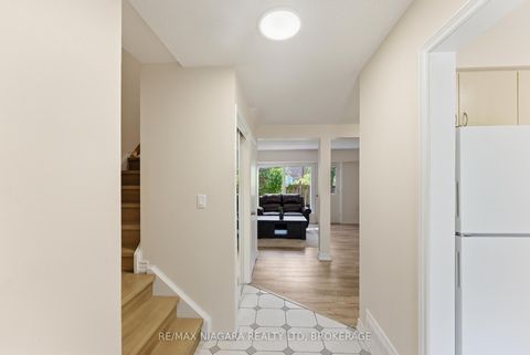 Photo 3 at 32 - 1 Wootten Way S, Amberglen, Markham