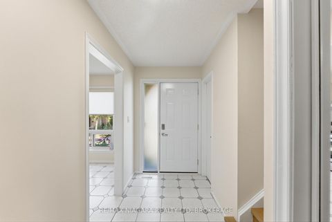 Photo 4 at 32 - 1 Wootten Way S, Amberglen, Markham
