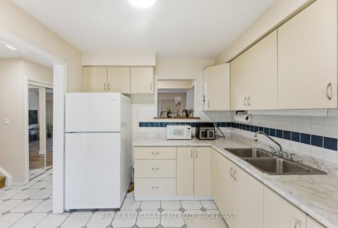 Photo 7 at 32 - 1 Wootten Way S, Amberglen, Markham