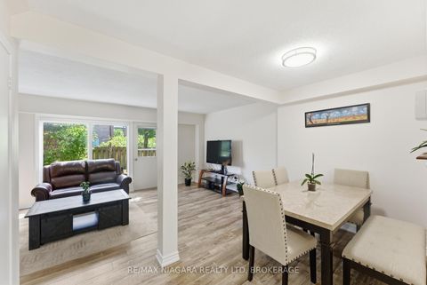 Photo 8 at 32 - 1 Wootten Way S, Amberglen, Markham