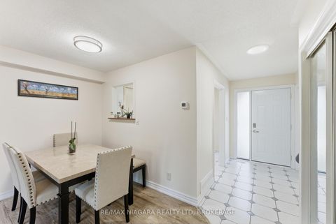 Photo 9 at 32 - 1 Wootten Way S, Amberglen, Markham