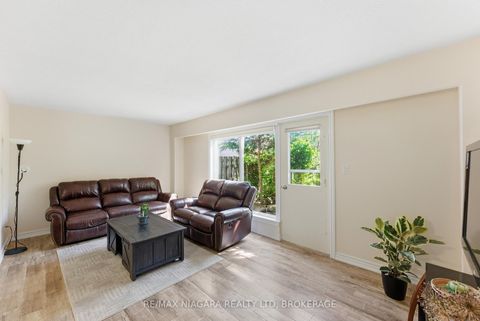 Photo 10 at 32 - 1 Wootten Way S, Amberglen, Markham