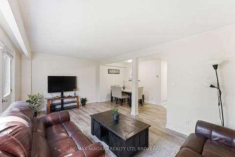 Photo 11 at 32 - 1 Wootten Way S, Amberglen, Markham