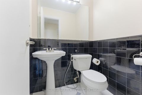 Photo 12 at 32 - 1 Wootten Way S, Amberglen, Markham