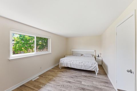 Photo 14 at 32 - 1 Wootten Way S, Amberglen, Markham