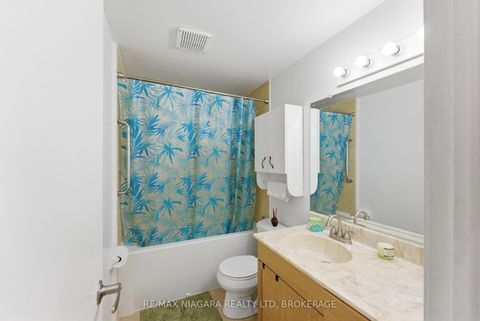 Photo 18 at 32 - 1 Wootten Way S, Amberglen, Markham