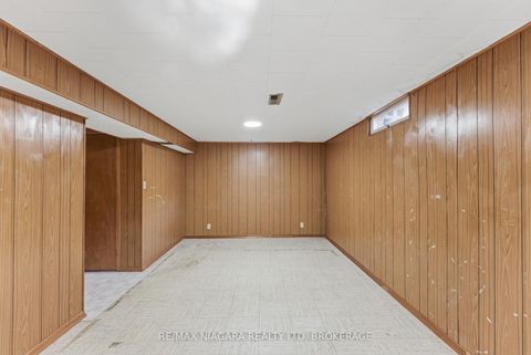 Photo 19 at 32 - 1 Wootten Way S, Amberglen, Markham