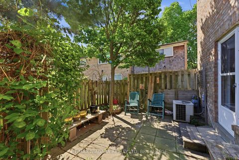 Photo 24 at 32 - 1 Wootten Way S, Amberglen, Markham